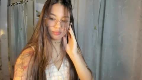 Snapshot of candy_hes chatting on 09/19/25, 11:16 Nickol online show from 09/19/25, 11:16