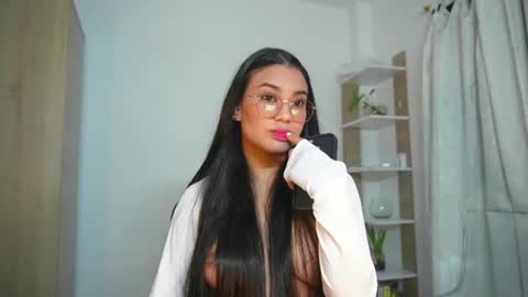 Snapshot of candy_hes chatting on 06/19/26, 08:23 Nickol online show from 06/19/26, 08:23