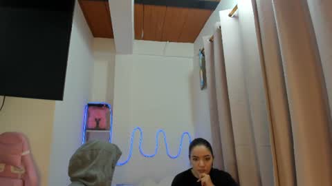 Snapshot of candy_kitty7343 chatting on 06/18/26, 05:19 candy_kitty7343 online show from 06/18/26, 05:19