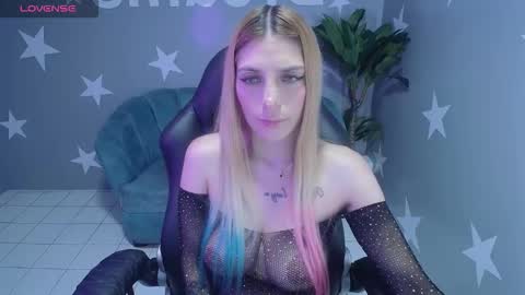 Snapshot of candy_kush_a chatting on 11/14/25, 08:51 candy_kush_a online show from 11/14/25, 08:51