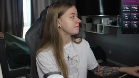 Snapshot of candy_meggie chatting on 12/13/24, 09:35 Megan online show from 12/13/24, 09:35