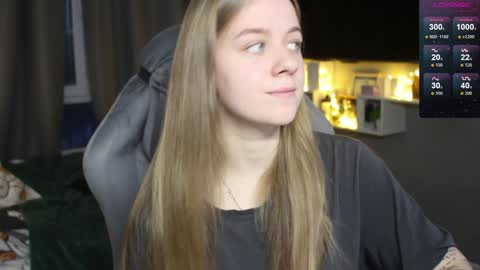 Snapshot of candy_meggie chatting on 12/19/24, 01:18 Megan online show from 12/19/24, 01:18