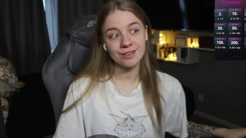 Snapshot of candy_meggie chatting on 01/14/25, 11:10 Megan online show from 01/14/25, 11:10