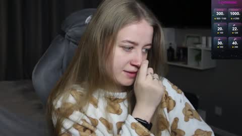 Snapshot of candy_meggie chatting on 01/19/25, 05:39 Megan online show from 01/19/25, 05:39