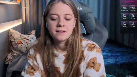 Snapshot of candy_meggie chatting on 02/07/25, 12:39 Megan online show from 02/07/25, 12:39