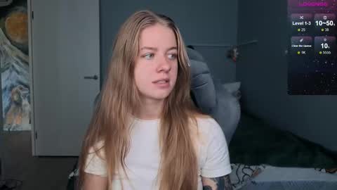 Snapshot of candy_meggie chatting on 09/09/25, 08:03 Megan online show from 09/09/25, 08:03