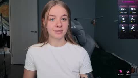 Snapshot of candy_meggie chatting on 09/12/25, 07:41 Megan online show from 09/12/25, 07:41