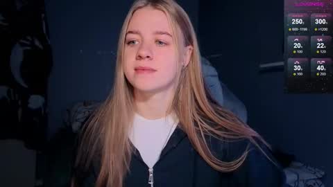 Snapshot of candy_meggie chatting on 09/28/25, 05:18 Megan online show from 09/28/25, 05:18