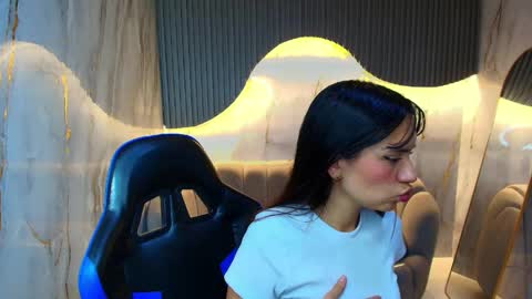 Candy  online show from 04/22/26, 03:09