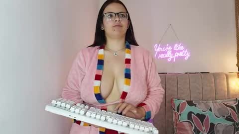 Snapshot of candy_sweet17_ chatting on 12/19/25, 04:30 candy sweet17 online show from 12/19/25, 04:30