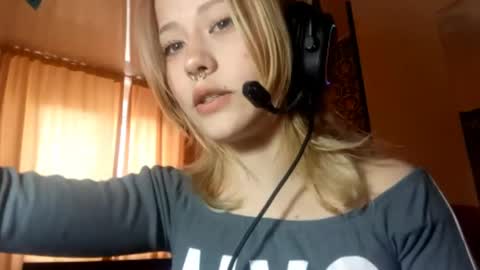 Snapshot of candyceisgrigg chatting on 04/11/26, 12:09 Mia online show from 04/11/26, 12:09