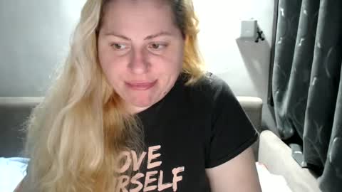 Laura online show from 02/17/25, 03:31