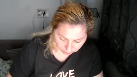 Laura online show from 02/19/25, 08:44