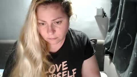 Laura online show from 02/19/25, 04:44