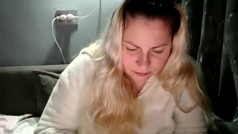 Laura online show from 10/10/25, 09:03