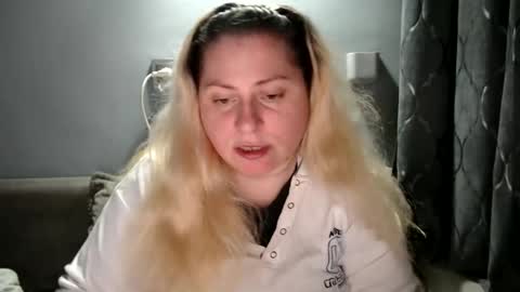 Laura online show from 10/12/25, 04:28