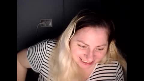 Laura online show from 11/28/25, 01:14