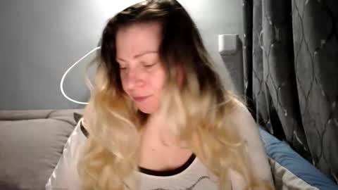 Laura online show from 05/04/26, 05:42