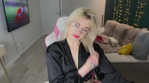 You can call me HH online show from 03/24/26, 06:35