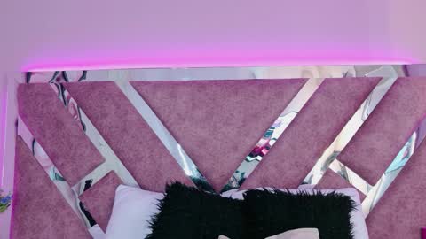 Snapshot of candyluxury_ chatting on 04/01/26, 01:41 candyluxury_ online show from 04/01/26, 01:41