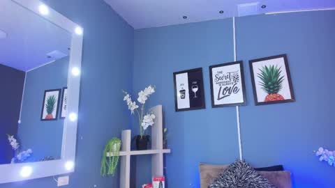 Snapshot of candyluxury_ chatting on 04/10/26, 11:59 candyluxury_ online show from 04/10/26, 11:59