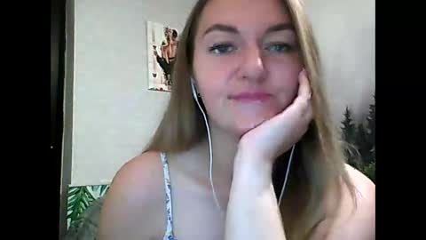 Snapshot of candyolime chatting on 09/10/25, 08:42 Daisy online show from 09/10/25, 08:42