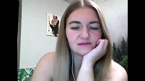 Snapshot of candyolime chatting on 10/10/25, 08:52 Daisy online show from 10/10/25, 08:52