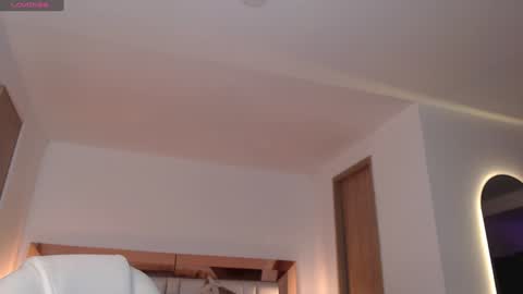 Shenoa Jimenez online show from 01/12/25, 05:03