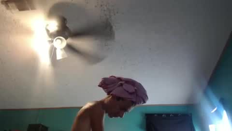 Snapshot of candyshop2024 chatting on 09/29/25, 02:33 candyshop2024 online show from 09/29/25, 02:33