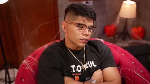 Snapshot of capizzi_ chatting on 10/28/25, 05:00 David Capizzi online show from 10/28/25, 05:00