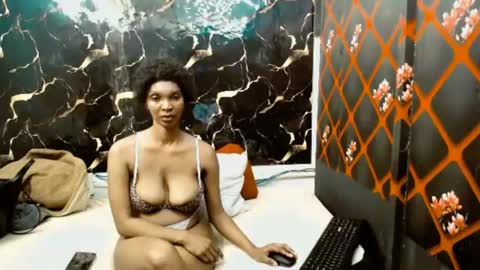 caramelminxx_ online show from 07/11/26, 07:55