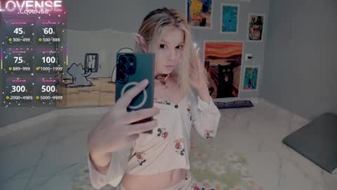 Snapshot of careful_i_bite chatting on 09/24/25, 05:55 NONA follow online show from 09/24/25, 05:55