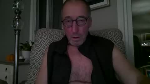 Caressluving online show from 11/12/25, 03:18