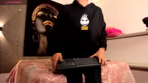 Snapshot of carla_and_robert chatting on 12/06/24, 07:43 carla and robert online show from 12/06/24, 07:43