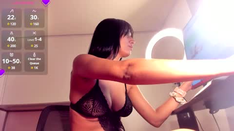 Snapshot of carla_and_robert chatting on 12/28/24, 11:37 carla and robert online show from 12/28/24, 11:37