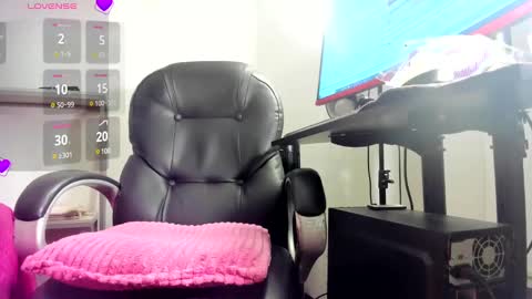 Snapshot of carla_and_robert chatting on 02/04/25, 10:45 carla and robert online show from 02/04/25, 10:45