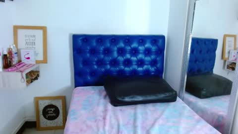 Snapshot of carla_beer chatting on 01/18/25, 05:48 Carla online show from 01/18/25, 05:48