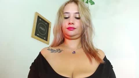 Snapshot of carla_beer chatting on 09/12/25, 11:43 Carla online show from 09/12/25, 11:43