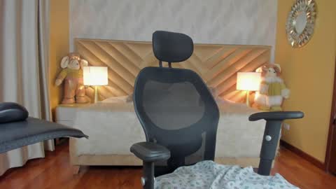 Snapshot of carla_santini chatting on 12/21/24, 11:56 Carla Santini online show from 12/21/24, 11:56