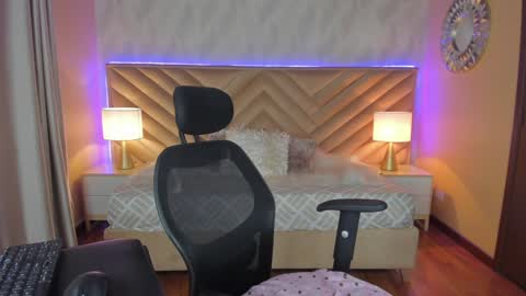 Snapshot of carla_santini chatting on 01/13/25, 10:45 Carla Santini online show from 01/13/25, 10:45