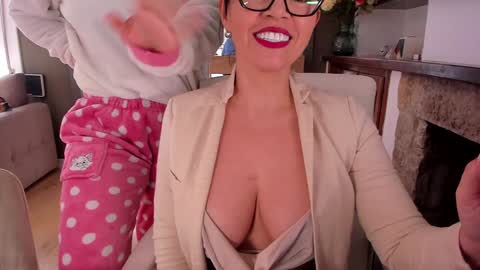 Carla Connor online show from 01/18/25, 12:15