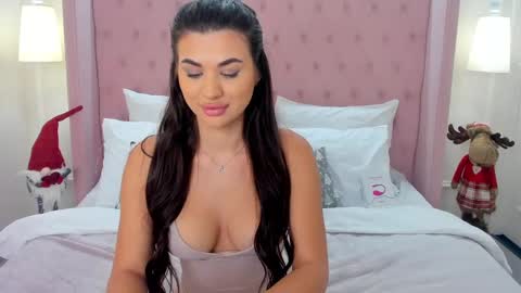 Snapshot of carlamonte chatting on 12/16/24, 01:43 Carla online show from 12/16/24, 01:43