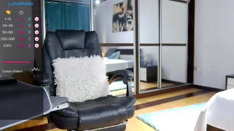 wendymilf online show from 10/05/25, 08:40