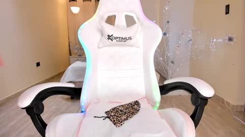 Snapshot of carleewinter chatting on 12/15/24, 02:30 Alejandra online show from 12/15/24, 02:30