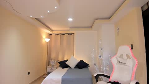 Snapshot of carleewinter chatting on 12/20/24, 03:58 Alejandra online show from 12/20/24, 03:58