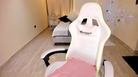 Snapshot of carleewinter chatting on 12/22/24, 05:34 Alejandra online show from 12/22/24, 05:34