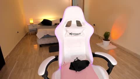 Snapshot of carleewinter chatting on 01/12/25, 04:31 Alejandra online show from 01/12/25, 04:31