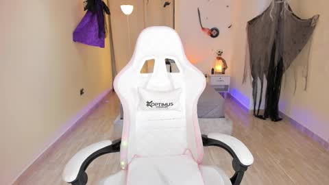 Snapshot of carleewinter chatting on 10/28/25, 01:53 Alejandra online show from 10/28/25, 01:53