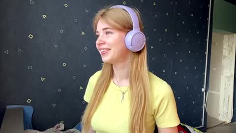 Kaayy  Its my first day here  online show from 04/02/26, 07:39