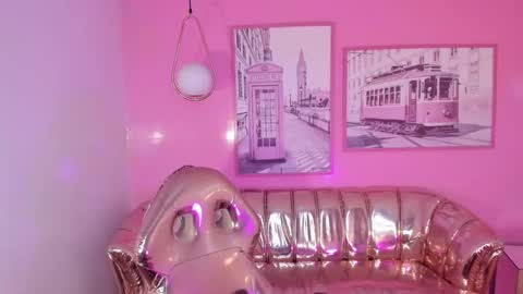 Snapshot of carlie_mayer chatting on 03/01/25, 04:04 CARLYE online show from 03/01/25, 04:04